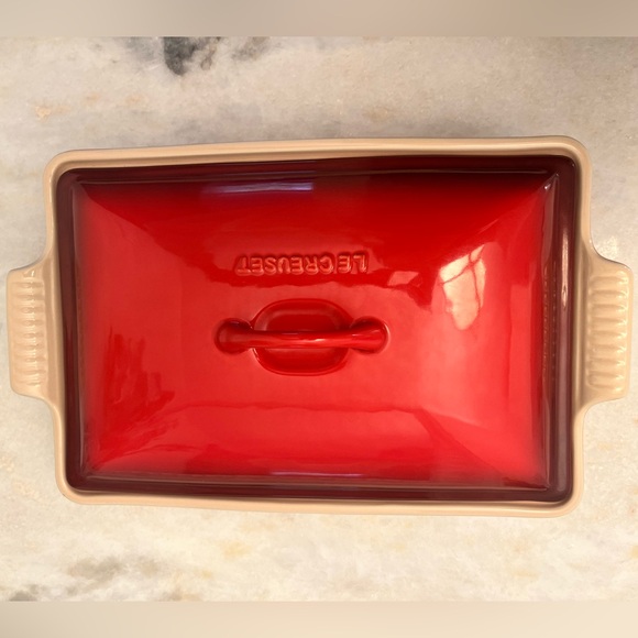 Le Creuset; Heritage Rectangular Casserole, Cerise - Picture 2 of 5